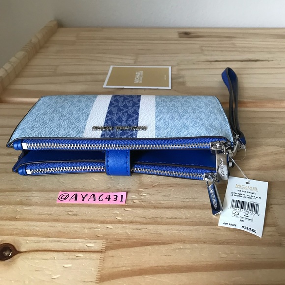 Michael Kors wallet🎈🎈 - Picture 3 of 7